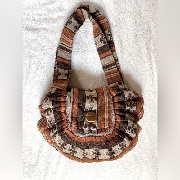 Vintage Handbags - 💛 Vintage 70’s Hobo purse with wood bead